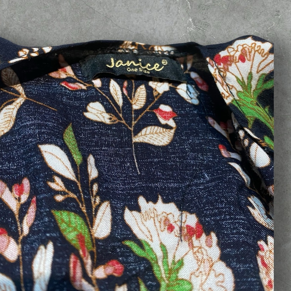 Janice ONE SIZE. Floral cover